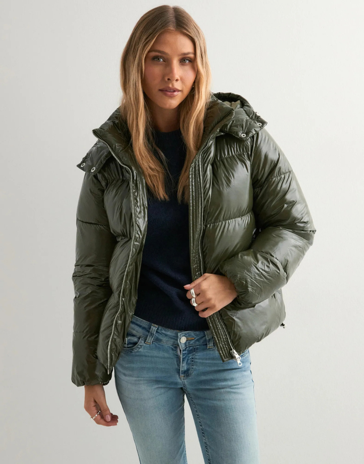 Kora | Women’s glossy puffer jacket with hood