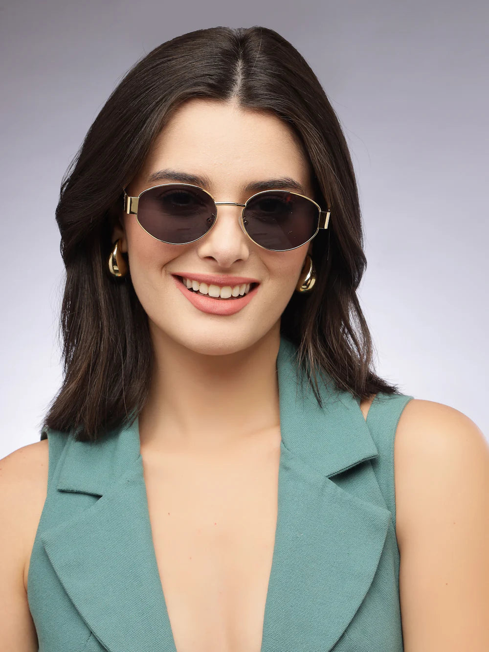 Eliana | Women's oval sunglasses with gold metal frame and dark lenses