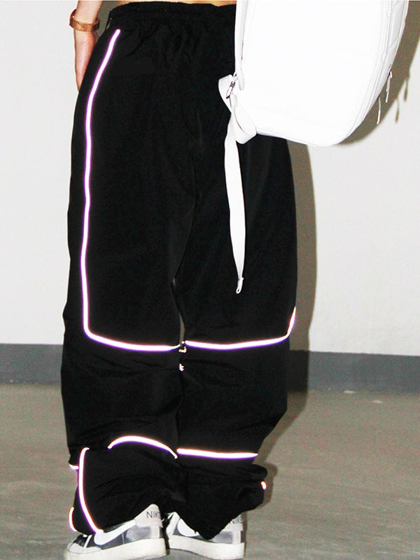 Cadenza | Women’s baggy snow pants with reflective detailing and multi-pocket design