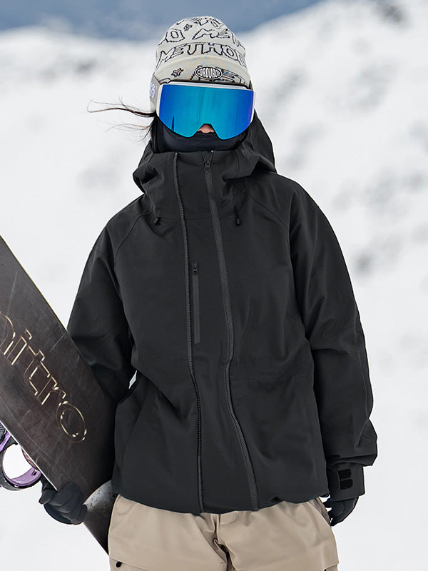 Corinelle | Women’s all-weather mountain jacket with a streamlined alpine silhouette