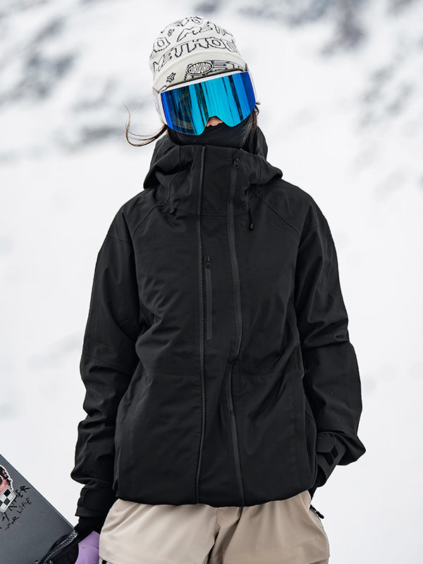 Corinelle | Women’s all-weather mountain jacket with a streamlined alpine silhouette