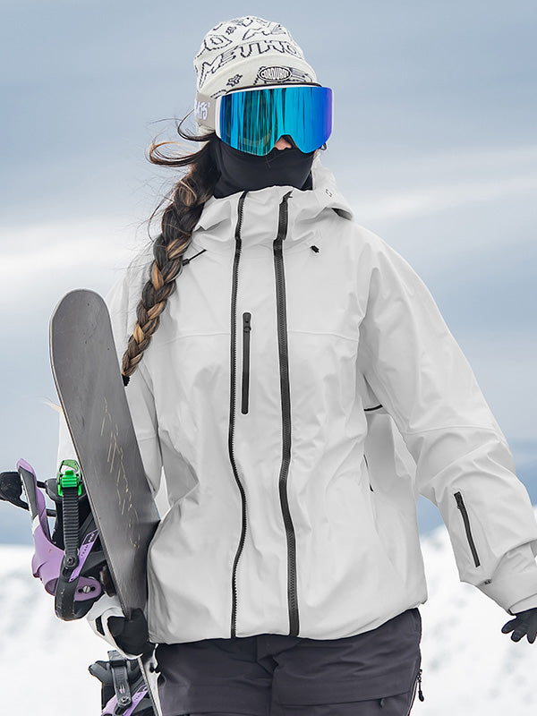 Corinelle | Women’s all-weather mountain jacket with a streamlined alpine silhouette
