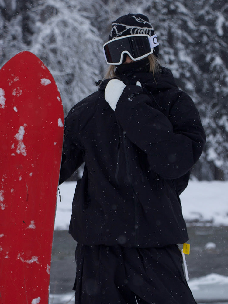 Ivrie | Women’s modern mountain snow jacket with a structured alpine silhouette