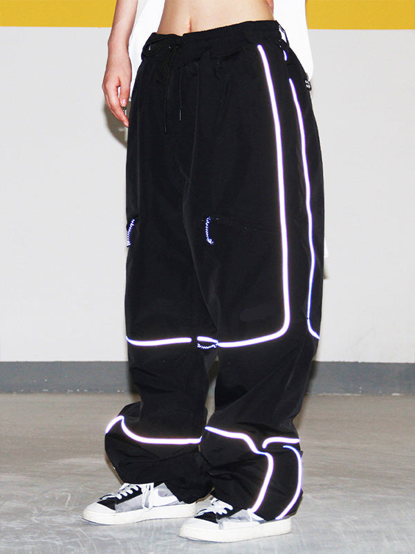 Cadenza | Women’s baggy snow pants with reflective detailing and multi-pocket design
