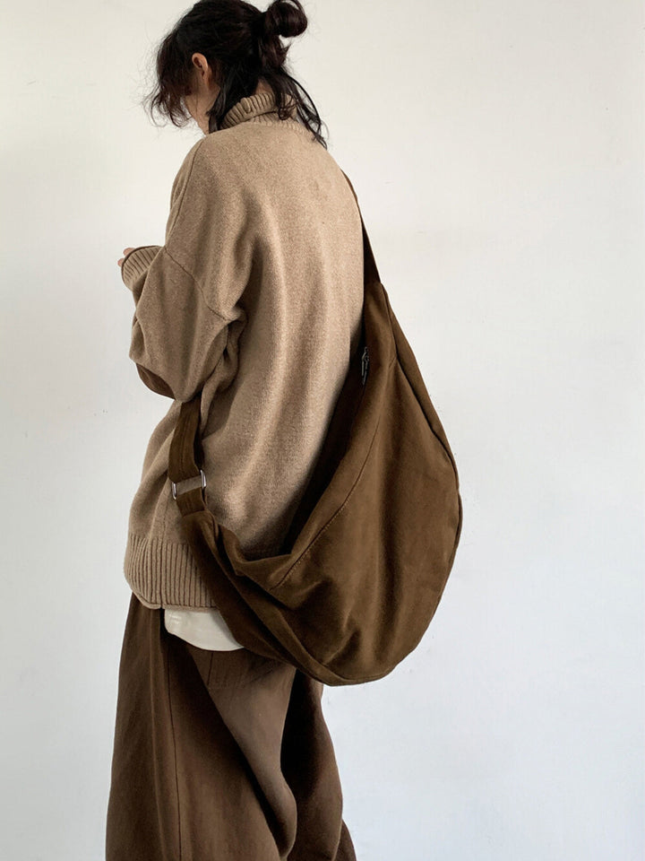 Reynalyn | Women’s medium shoulder bag with zipper closure and adjustable strap