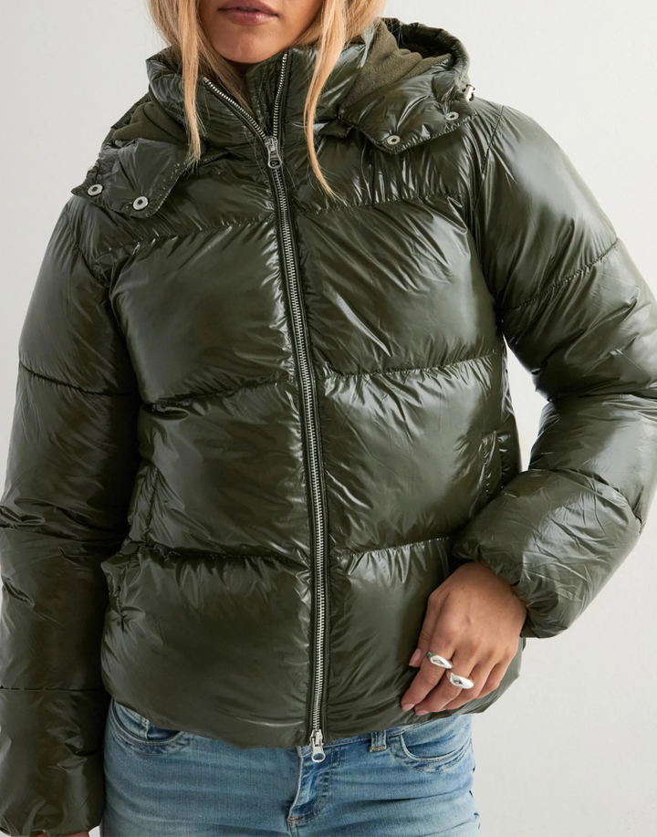 Kora | Women’s glossy puffer jacket with hood