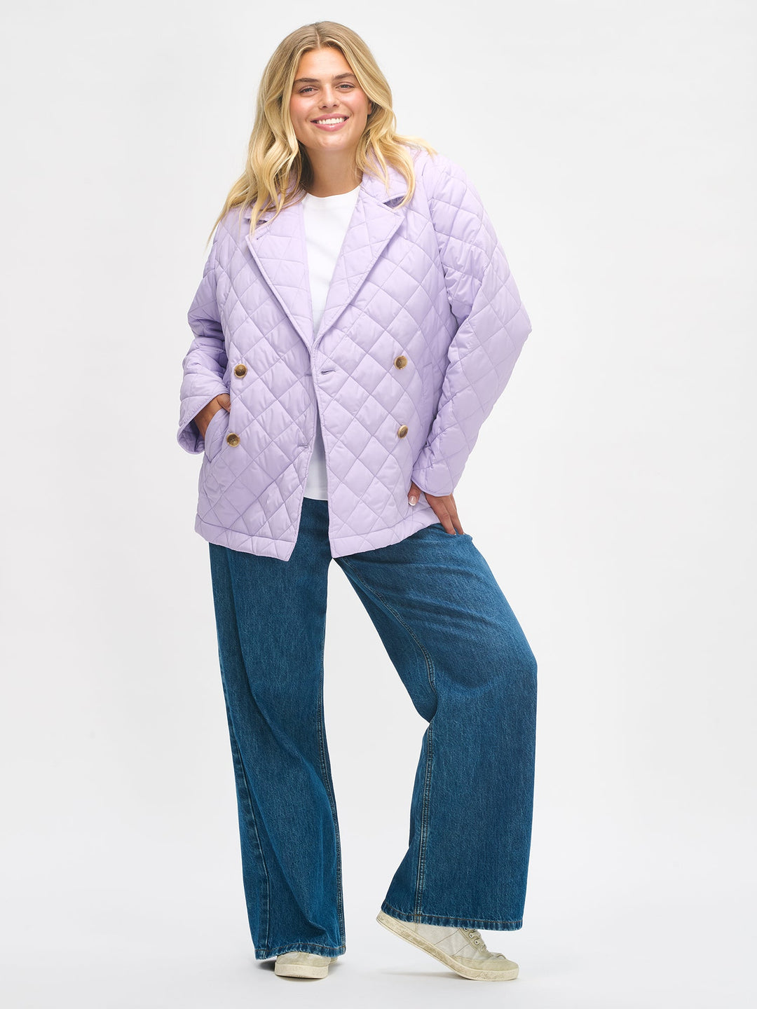 Regina | Women’s double-breasted quilted jacket with wide lapel collar