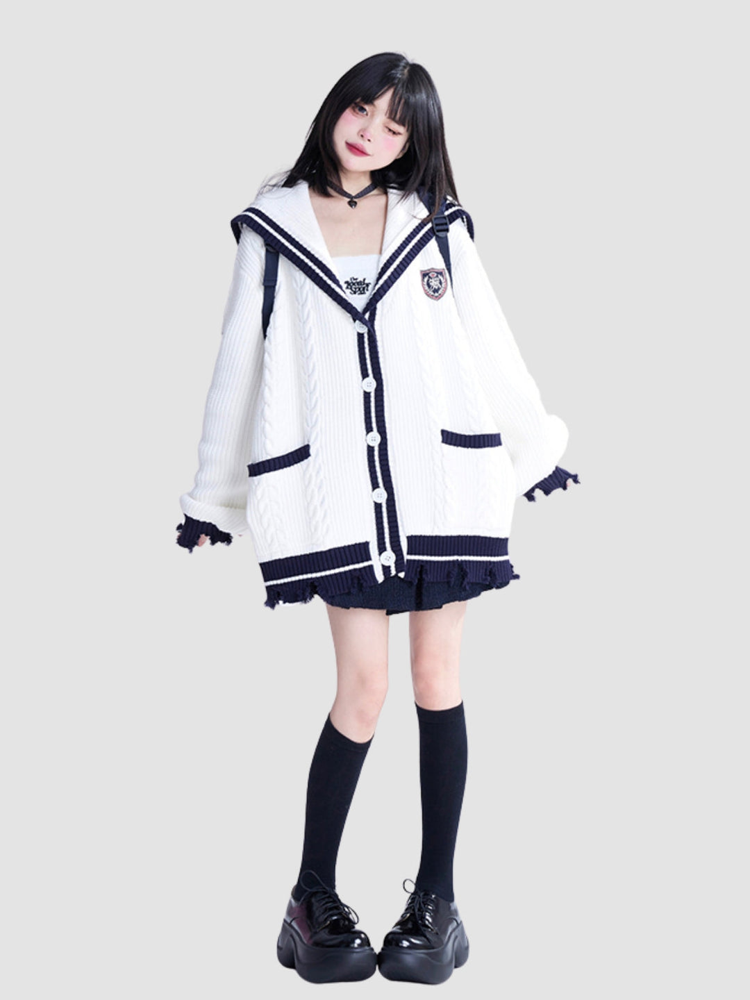 Mille | Women’s long knit cardigan with navy collar and button closure