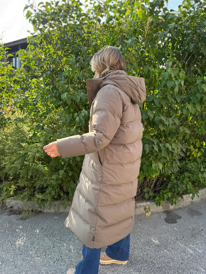 Aiza | Women’s long winter jacket with a refined midi-length silhouette