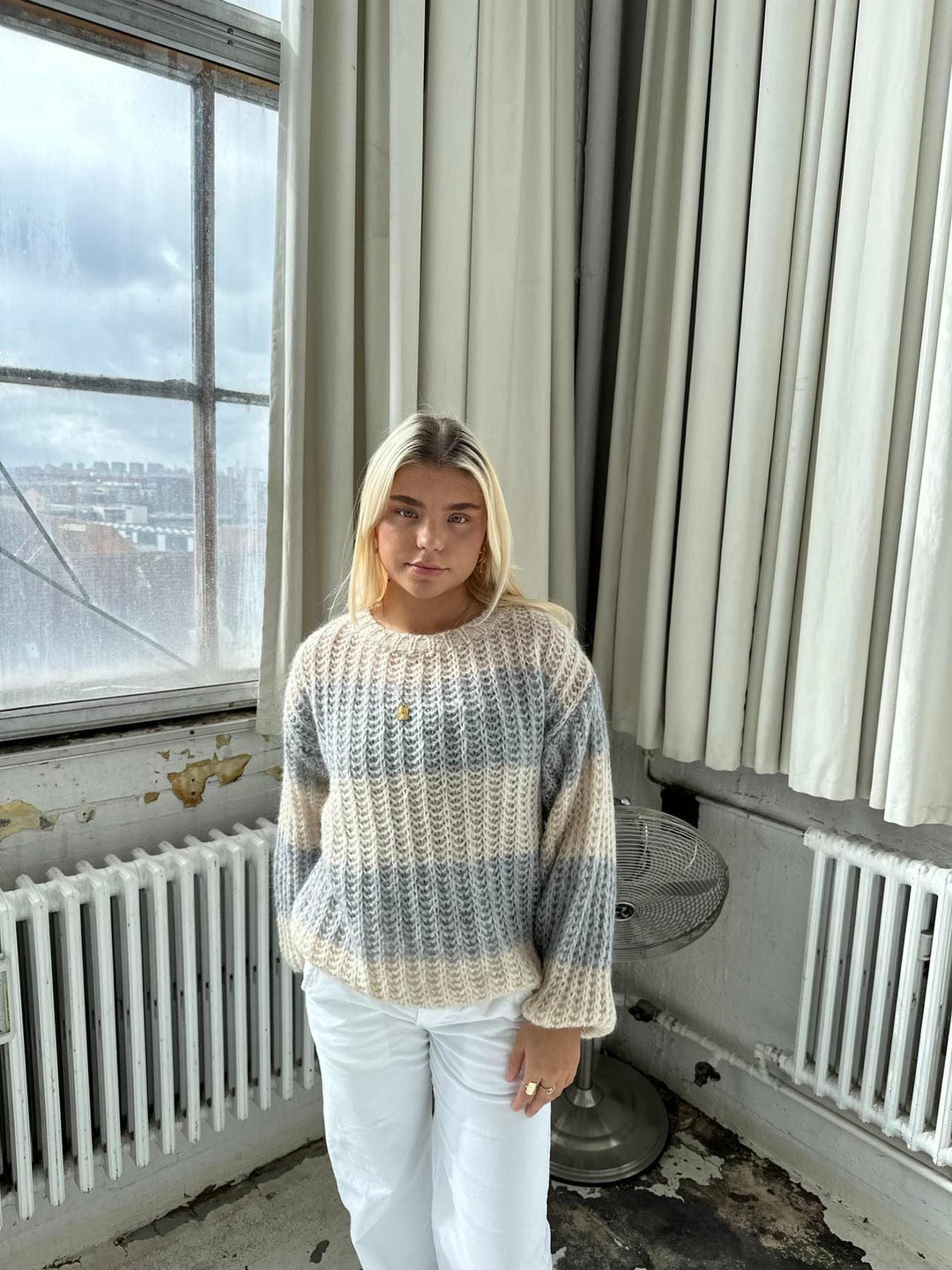 Samira | Women’s oversized knitted sweater with wide sleeves and striped design
