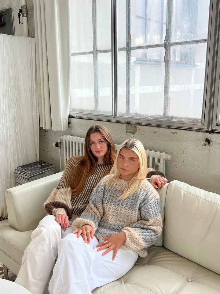 Samira | Women’s oversized knitted sweater with wide sleeves and striped design