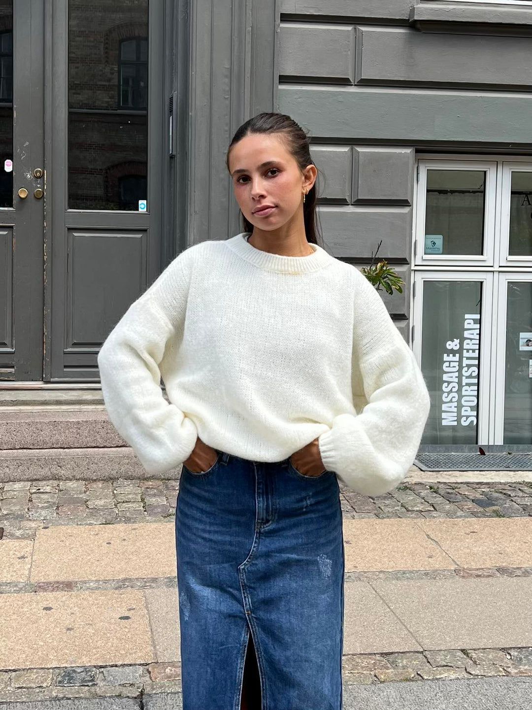 Lily | Women’s knit sweater with round neck and balloon sleeves