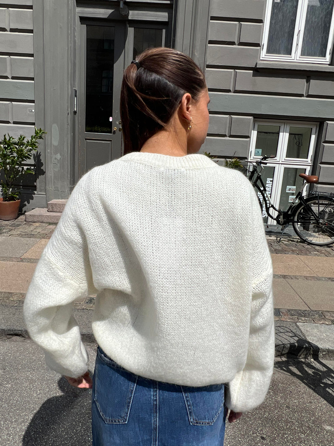 Lily | Women’s knit sweater with round neck and balloon sleeves