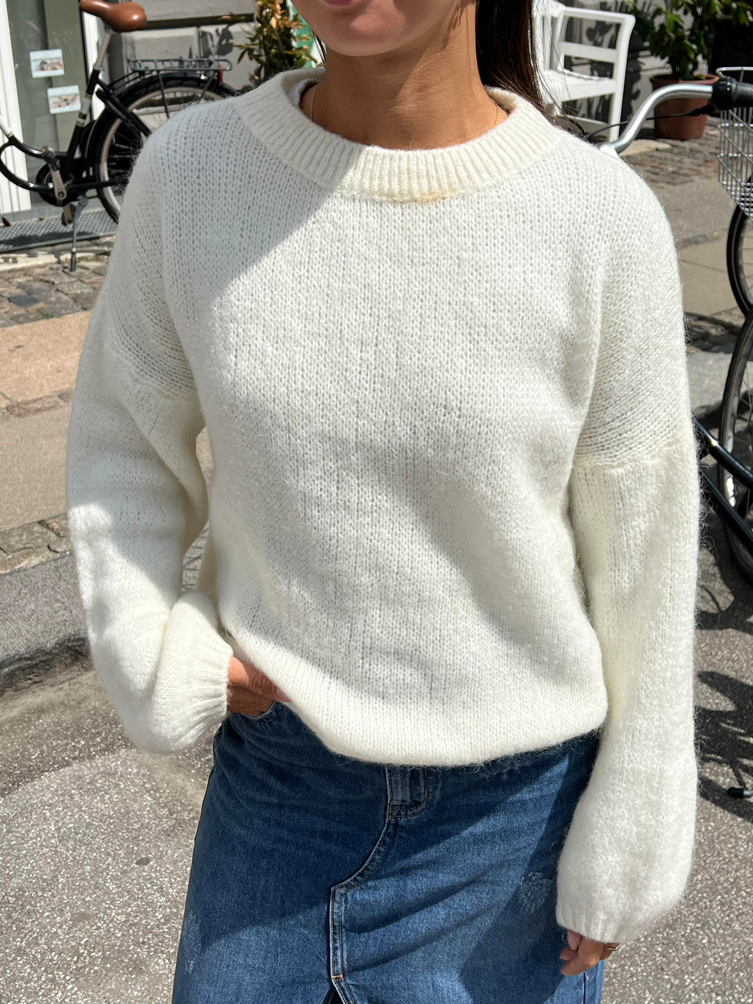Lily | Women’s knit sweater with round neck and balloon sleeves