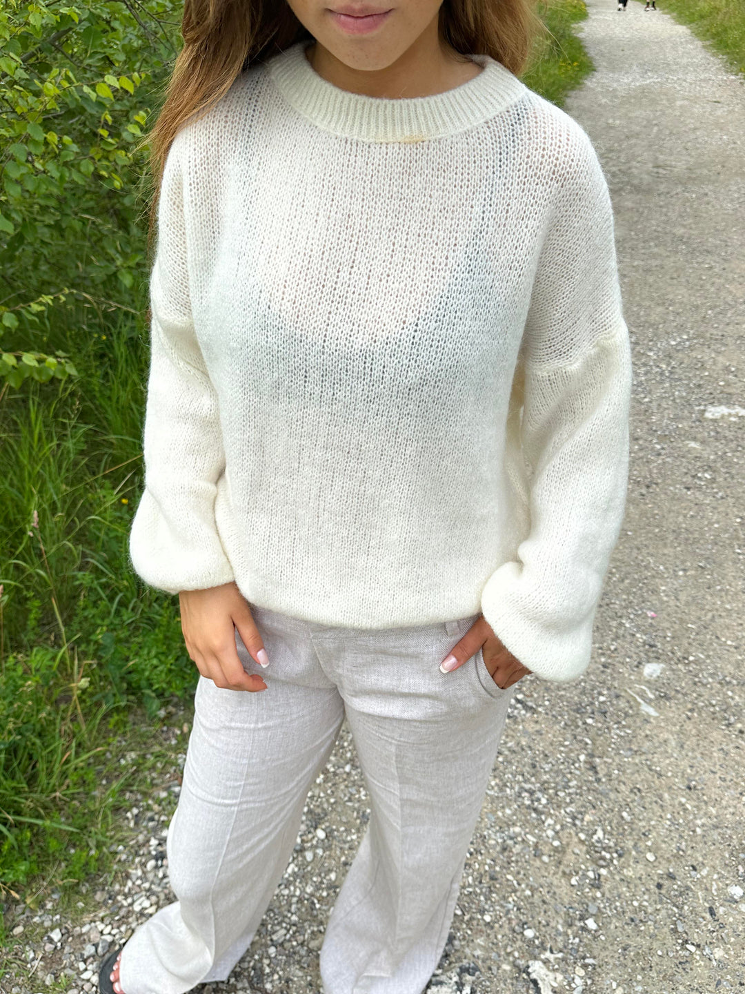 Lily | Women’s knit sweater with round neck and balloon sleeves