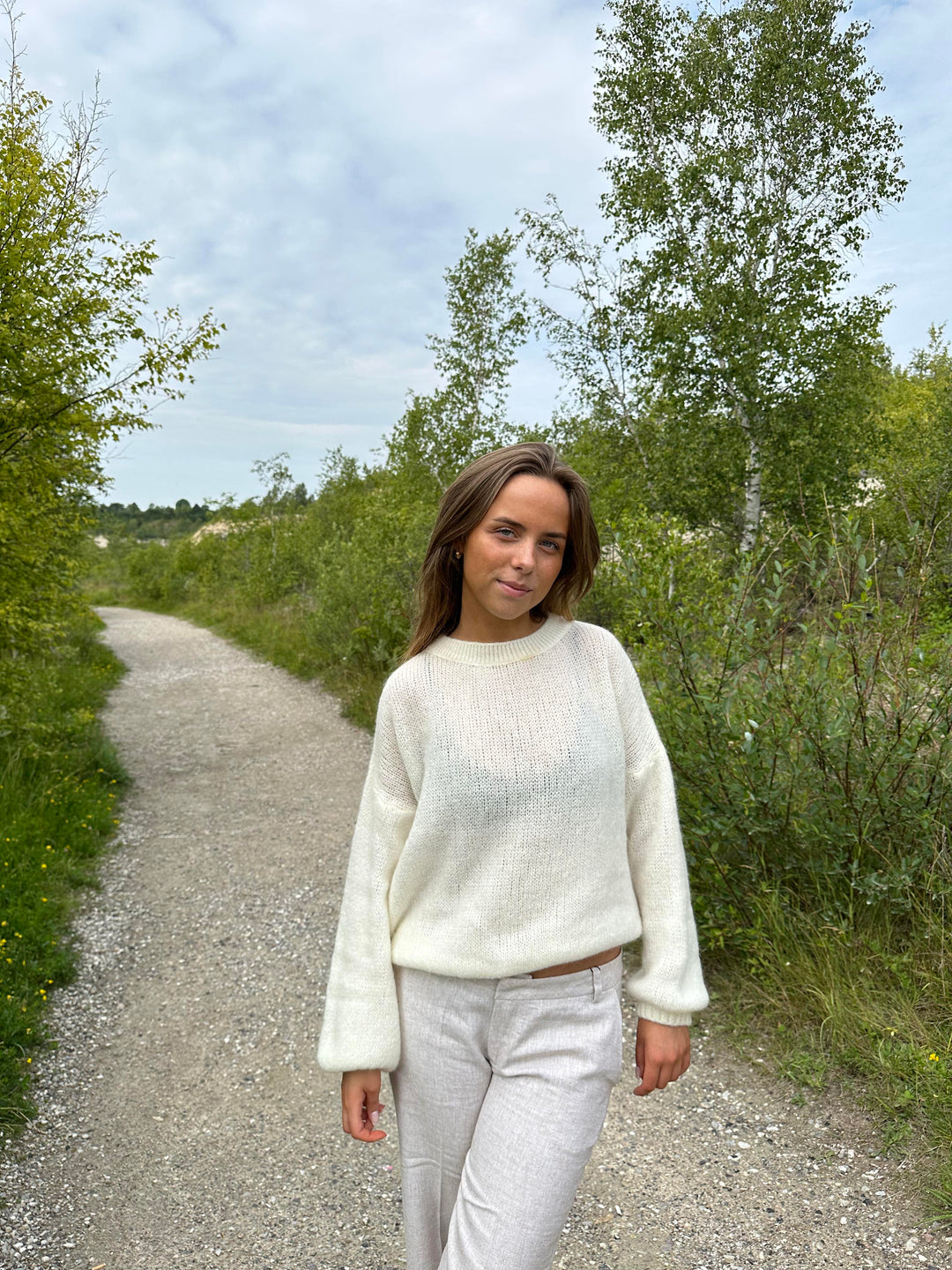 Lily | Women’s knit sweater with round neck and balloon sleeves