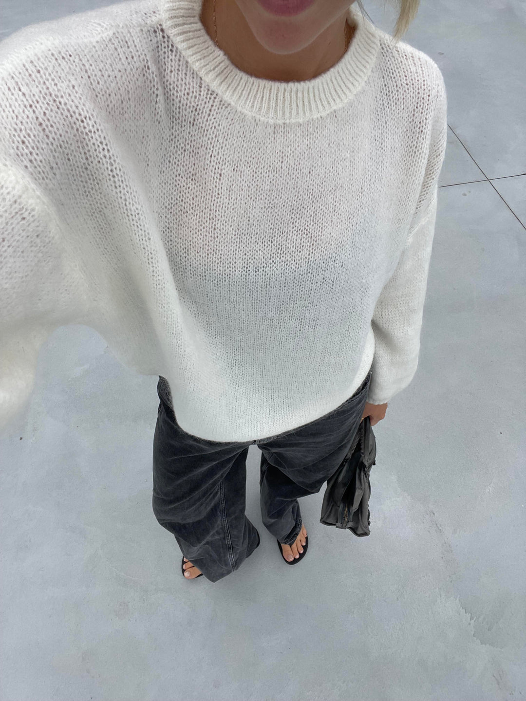Lily | Women’s knit sweater with round neck and balloon sleeves