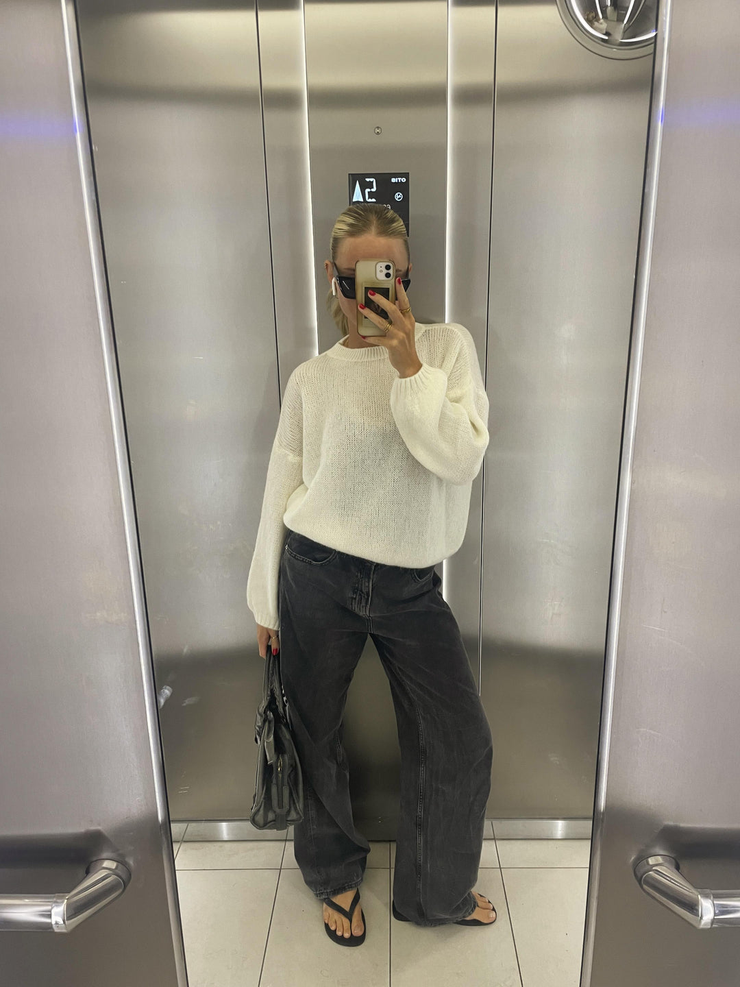 Lily | Women’s knit sweater with round neck and balloon sleeves