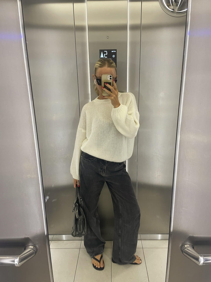 Lily | Women’s knit sweater with round neck and balloon sleeves