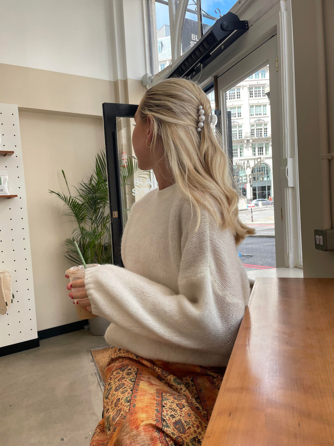 Lily | Women’s knit sweater with round neck and balloon sleeves