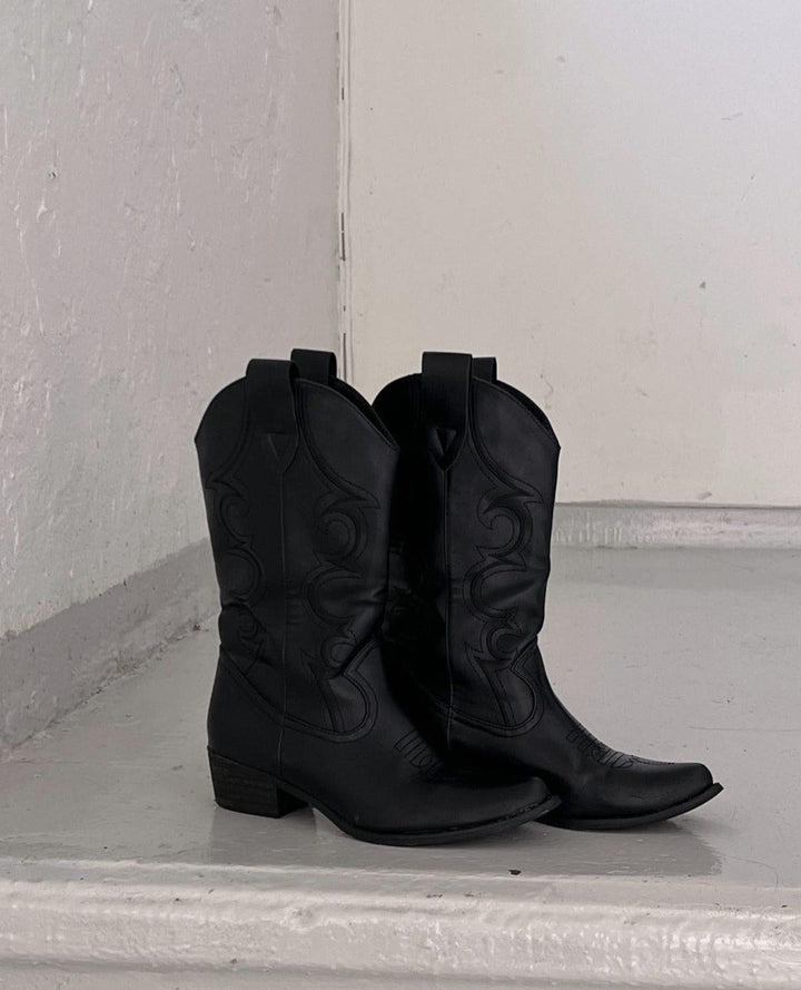 Steph | Women’s cowboy boots with stitched detail and mid-shin cut