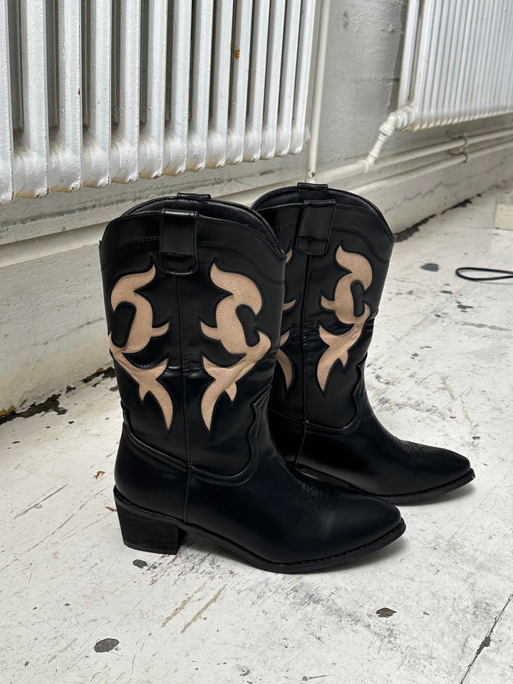 Natasha | Women’s cowboy boots with beige pattern and mid-shin cut