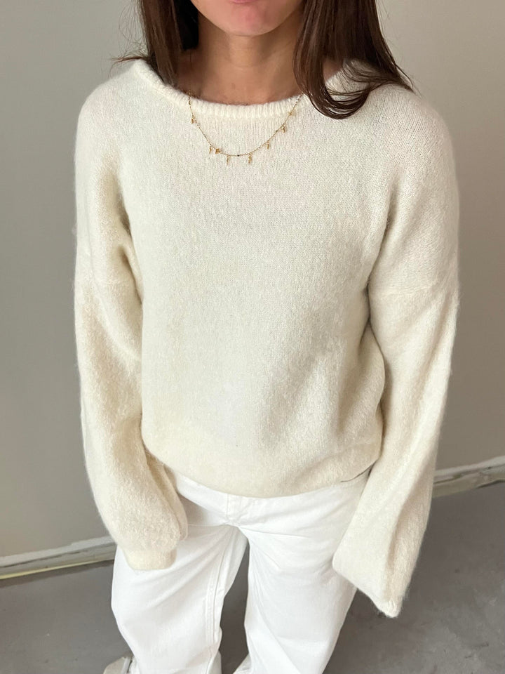Kira | Women’s oversized knitted sweater with long sleeves