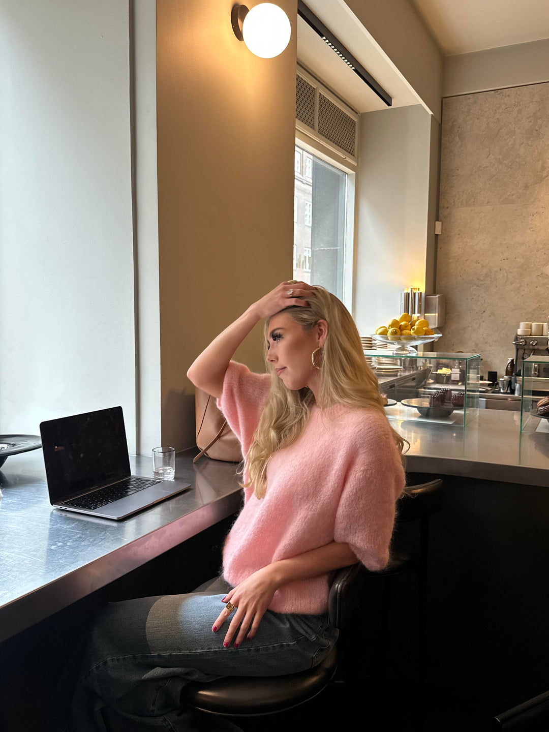 Florence | Women’s knitted sweater with t-shirt fit and round neckline