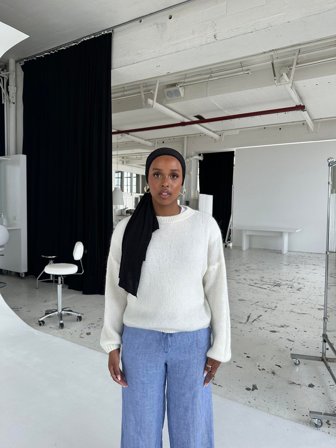 Lily | Women’s knit sweater with round neck and balloon sleeves