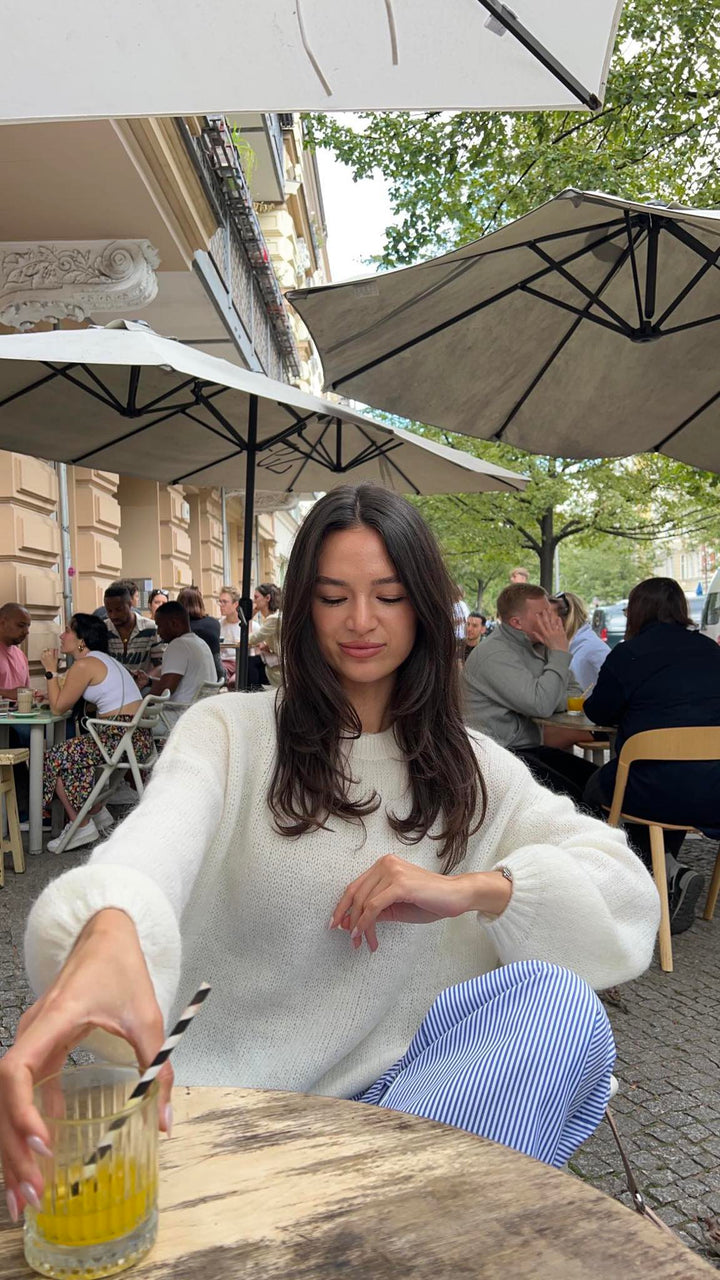 Lily | Women’s knit sweater with round neck and balloon sleeves