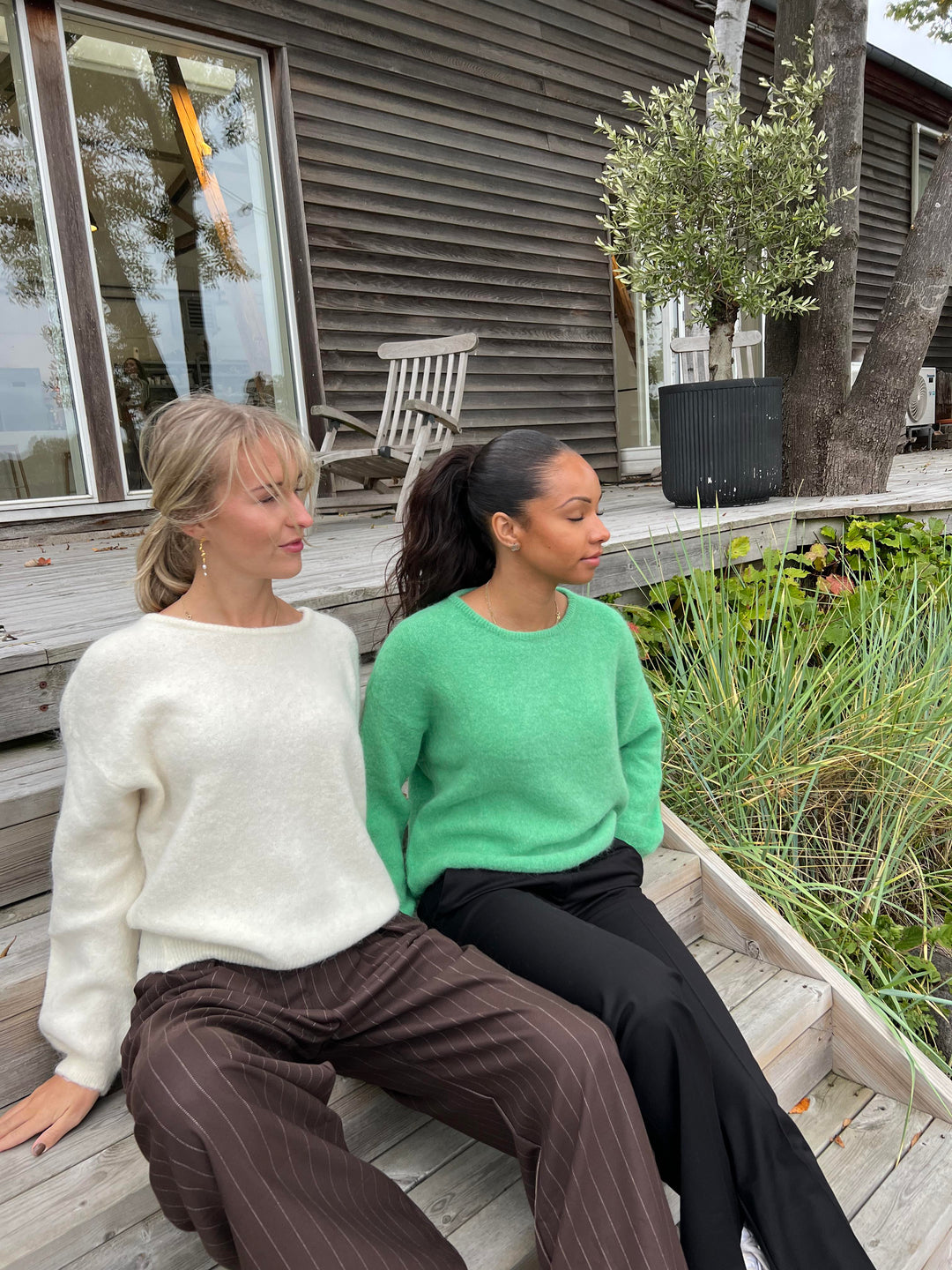 Kira | Women’s oversized knitted sweater with long sleeves