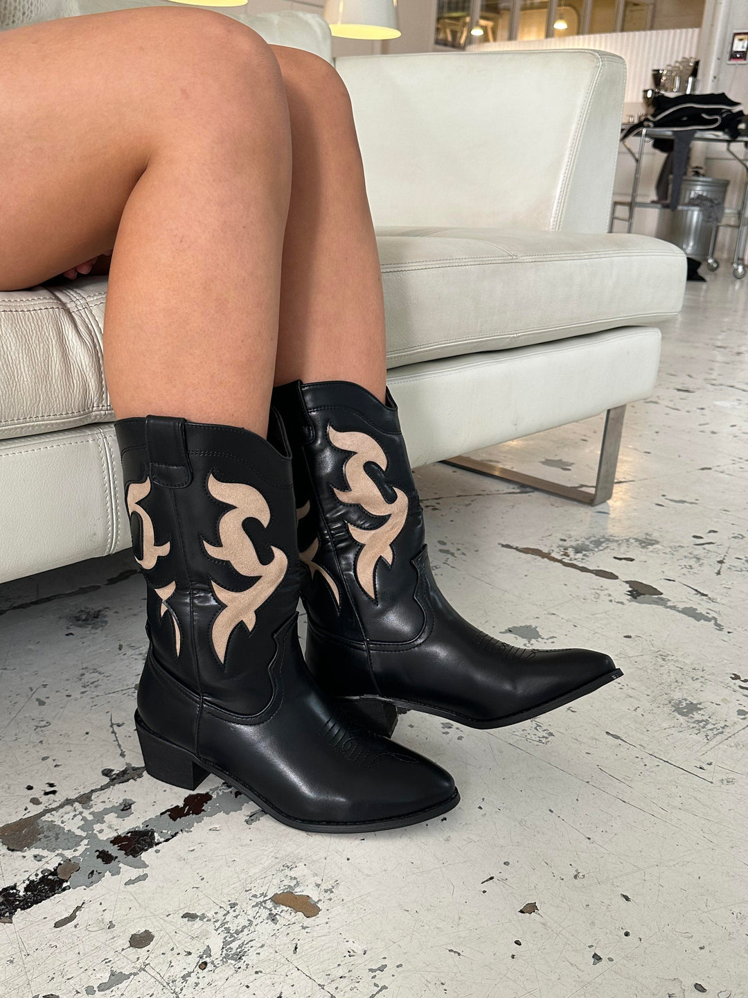 Natasha | Women’s cowboy boots with beige pattern and mid-shin cut