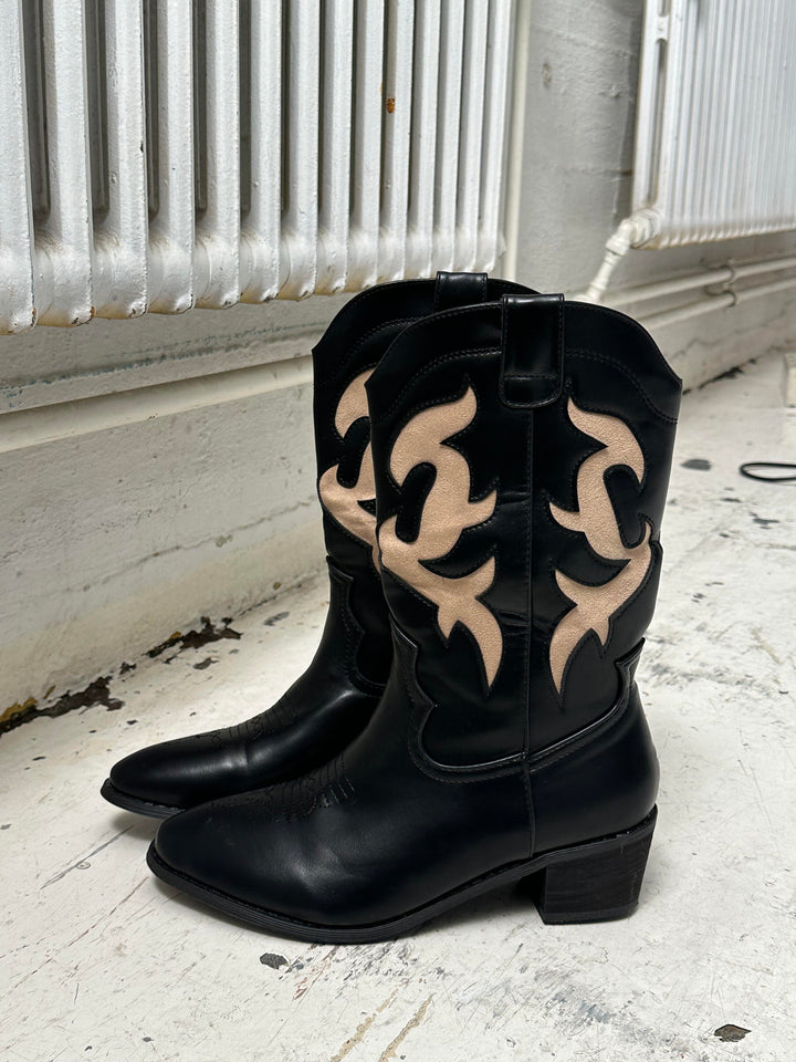 Natasha | Women’s cowboy boots with beige pattern and mid-shin cut