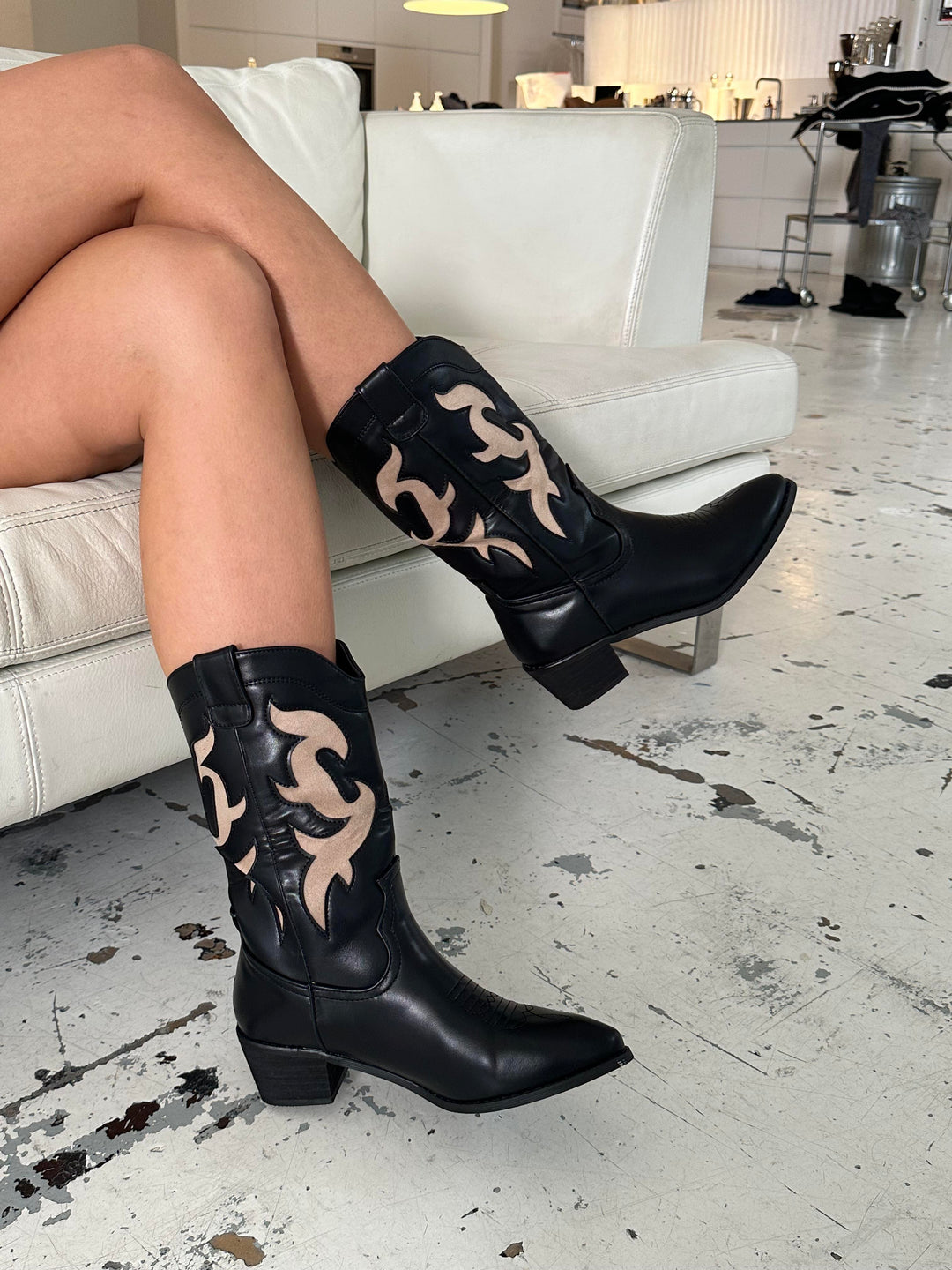 Natasha | Women’s cowboy boots with beige pattern and mid-shin cut