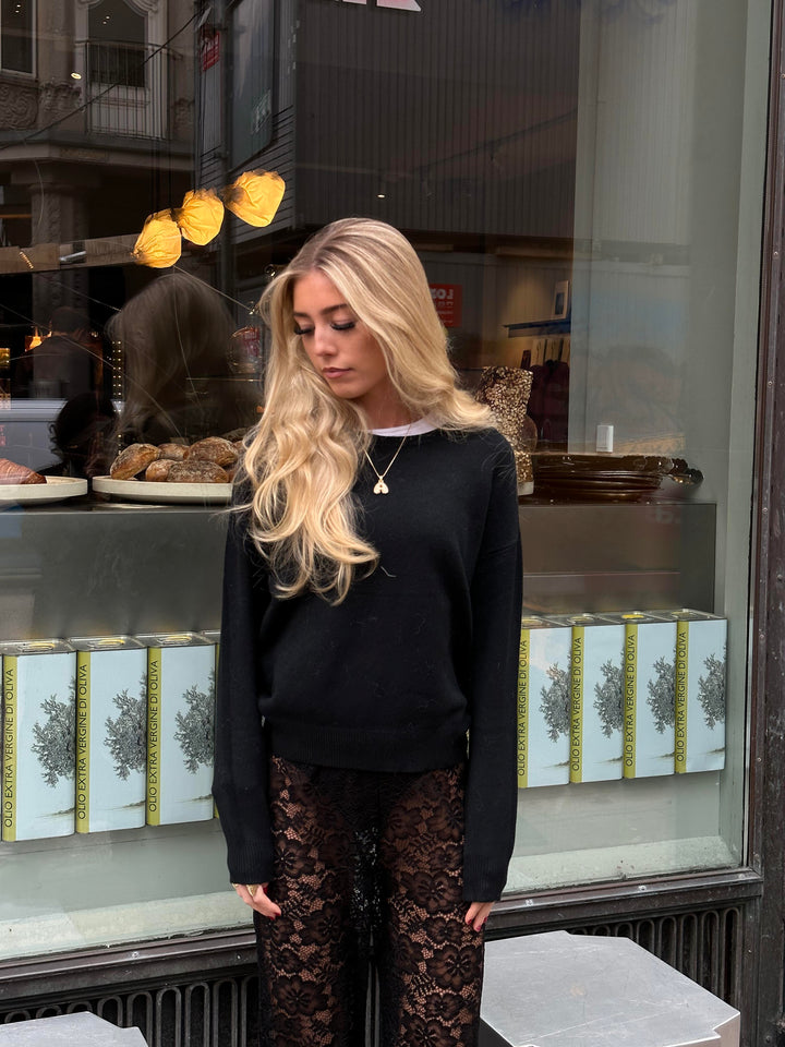 Sutton | Women’s classic knit sweater with ribbed edges and regular fit