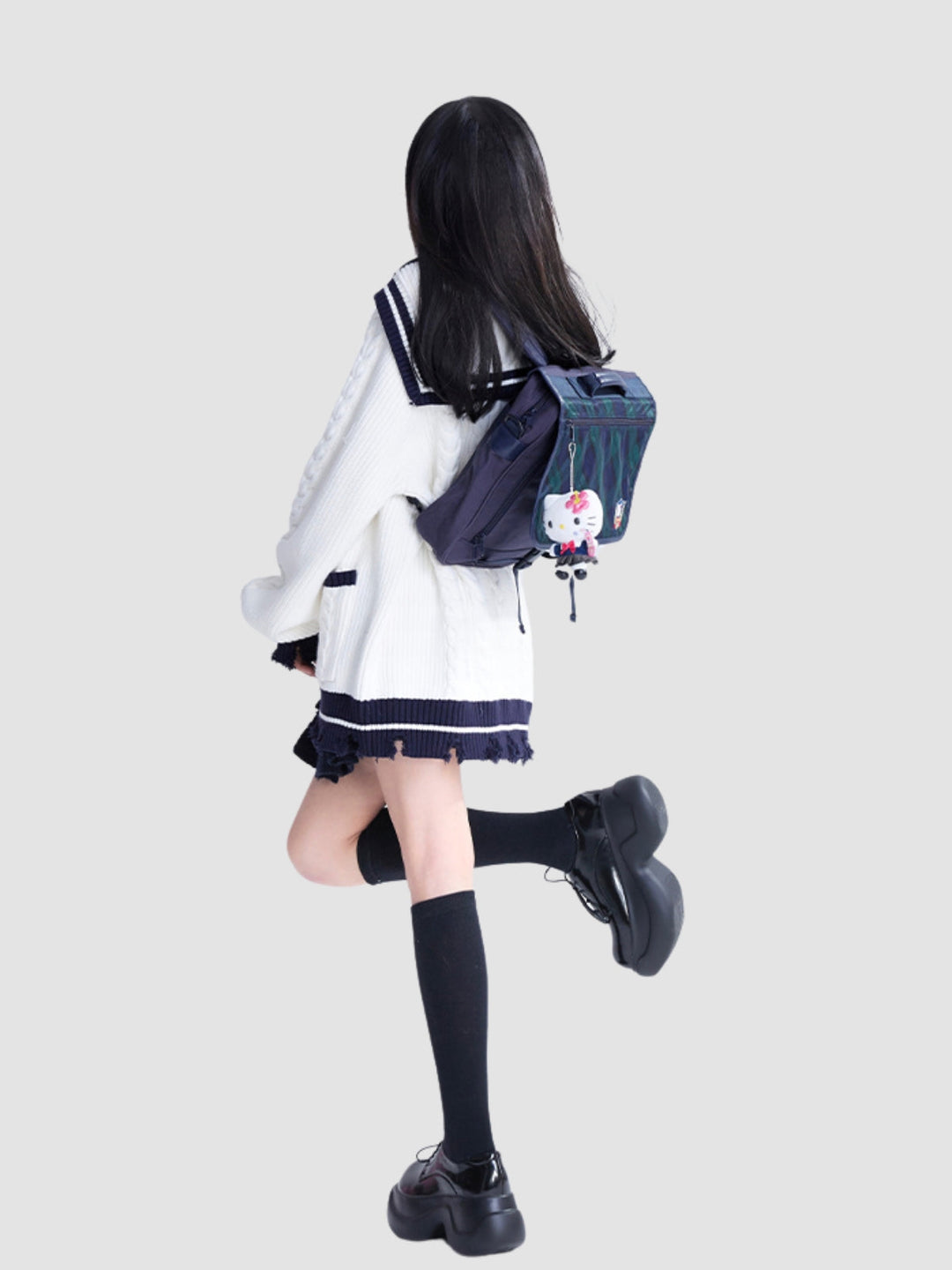Mille | Women’s long knit cardigan with navy collar and button closure