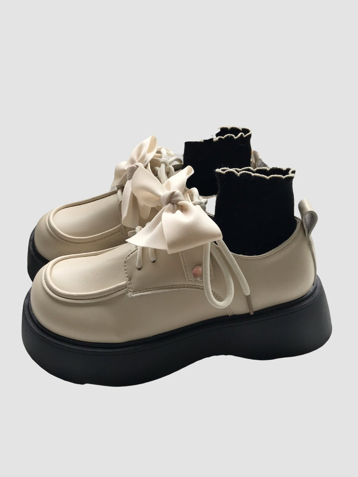 Gabriella | Women’s short buckle shoes with round toe and platform sole