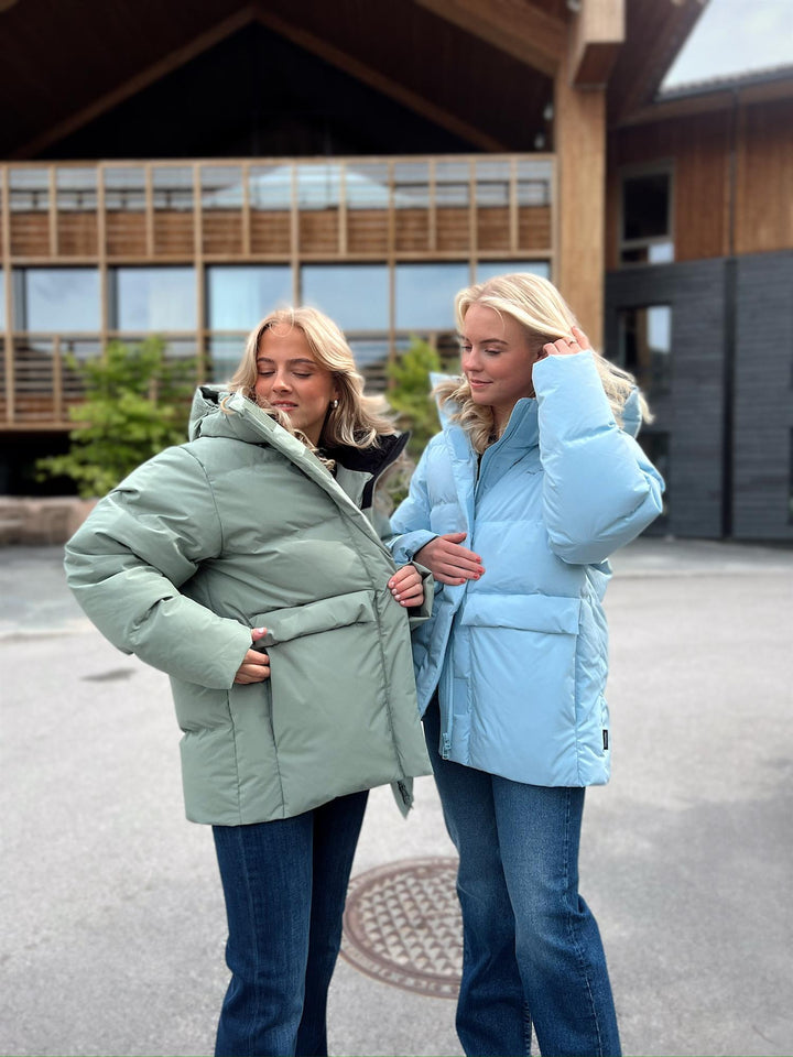 Kelwyn | Women’s mid-length winter jacket with an oversized structured silhouette