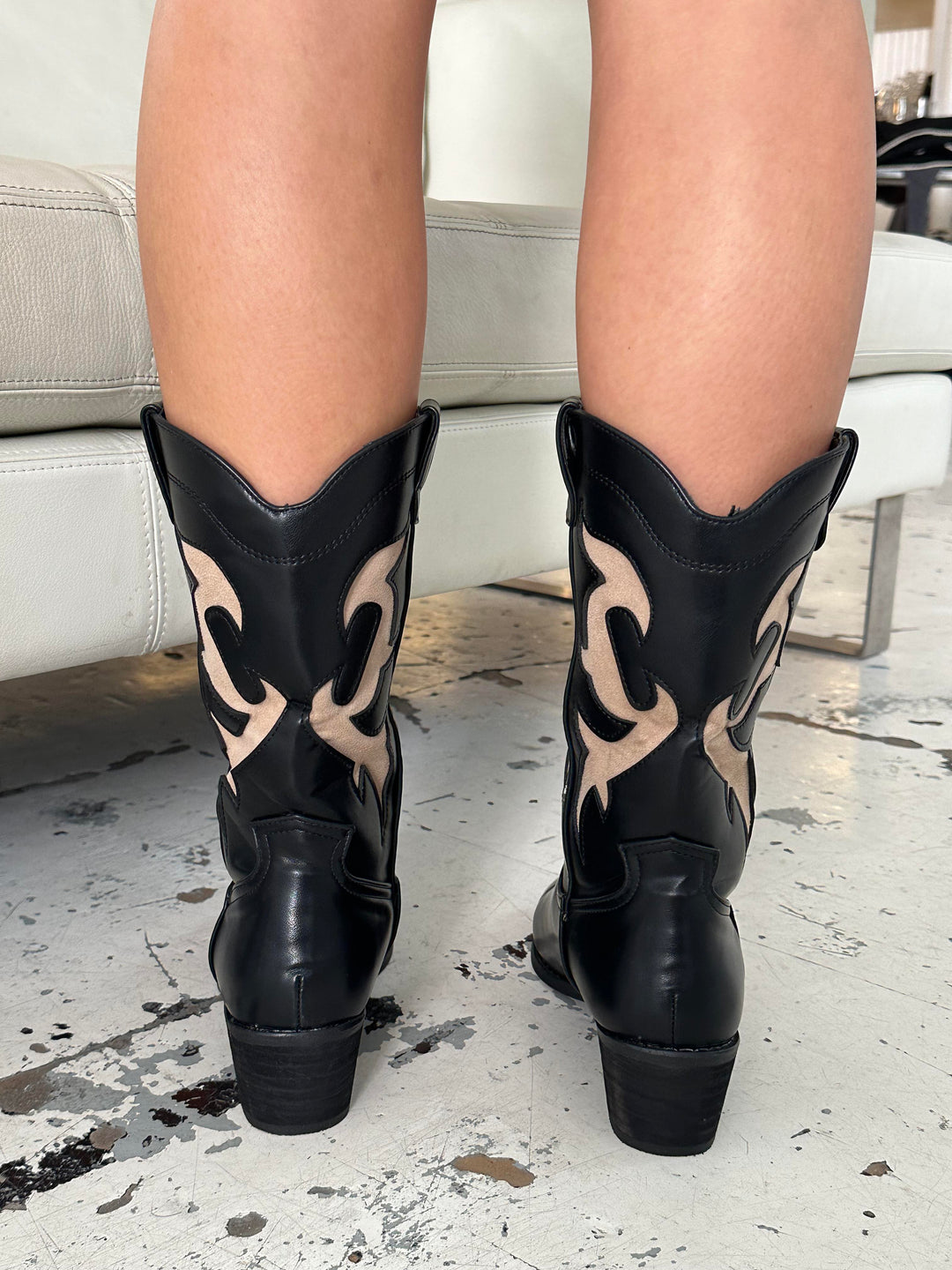 Natasha | Women’s cowboy boots with beige pattern and mid-shin cut