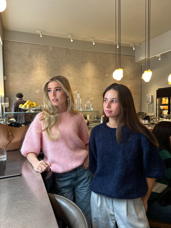 Florence | Women’s knitted sweater with t-shirt fit and round neckline