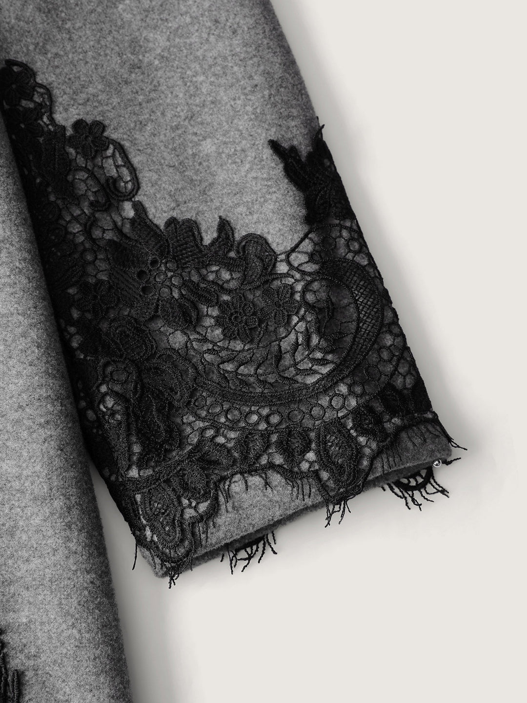 Vienna | Women’s color contrast belted lace coat