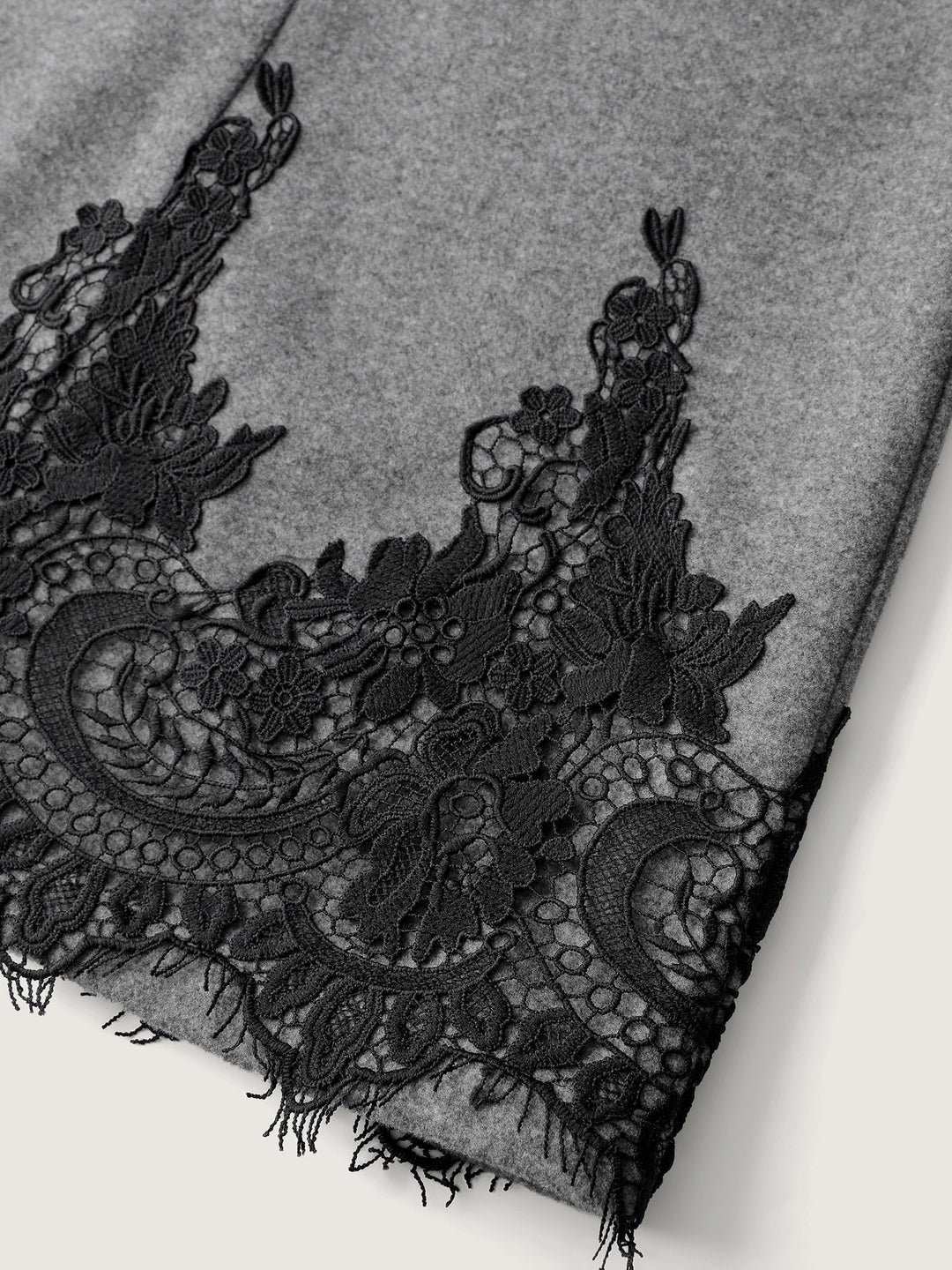 Vienna | Women’s color contrast belted lace coat