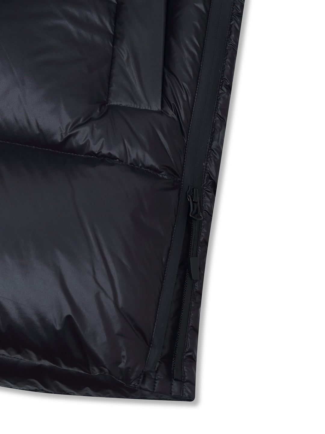 Zennah | Women’s hooded winter jacket with a streamlined, weather-ready silhouette