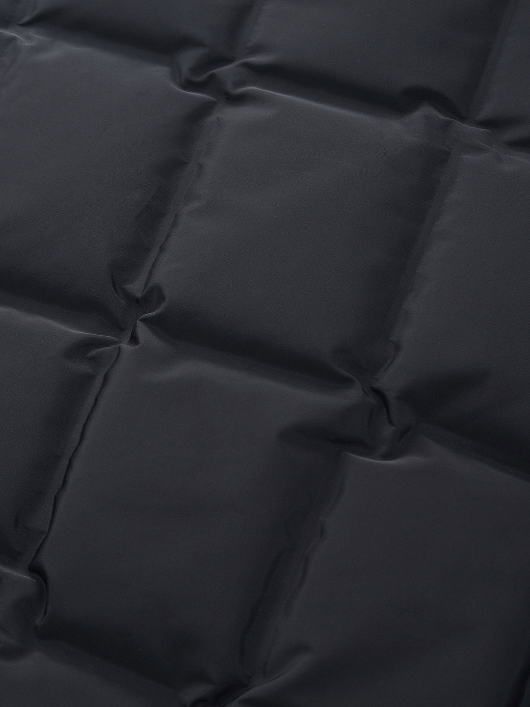 Saanvi | Women’s short hooded puffer jacket with modern structured fit