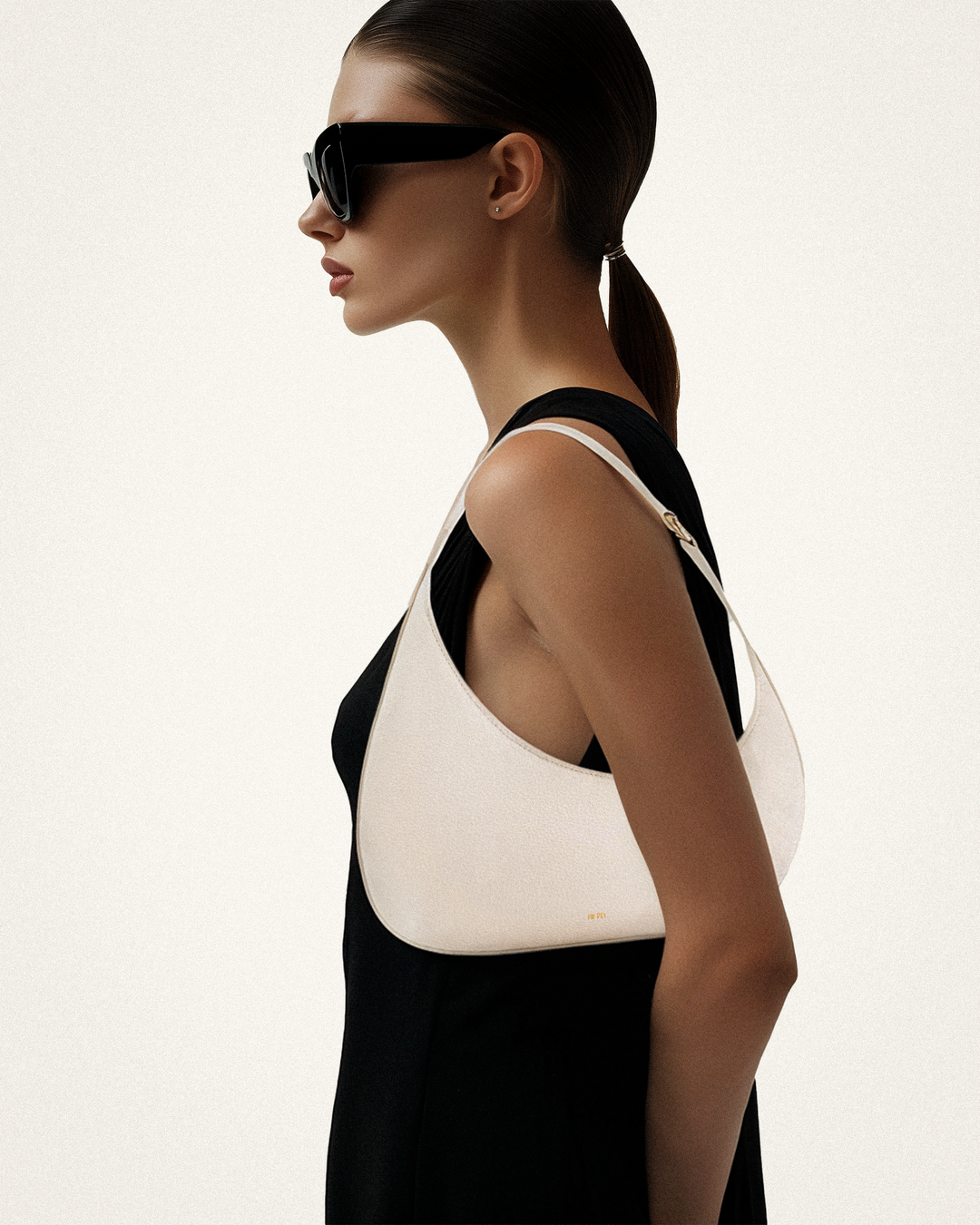 Joana | Structured shoulder bag with gold hardware