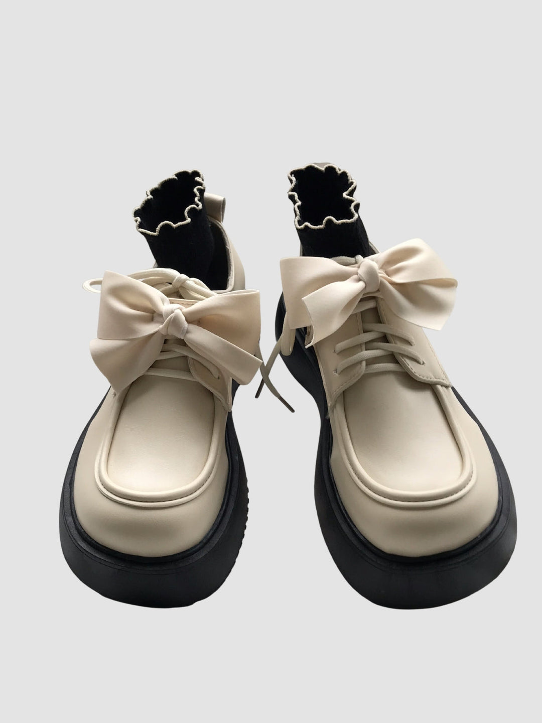 Gabriella | Women’s short buckle shoes with round toe and platform sole