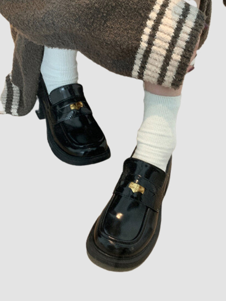 Shaira | Women’s short shoes with round toe and square heel