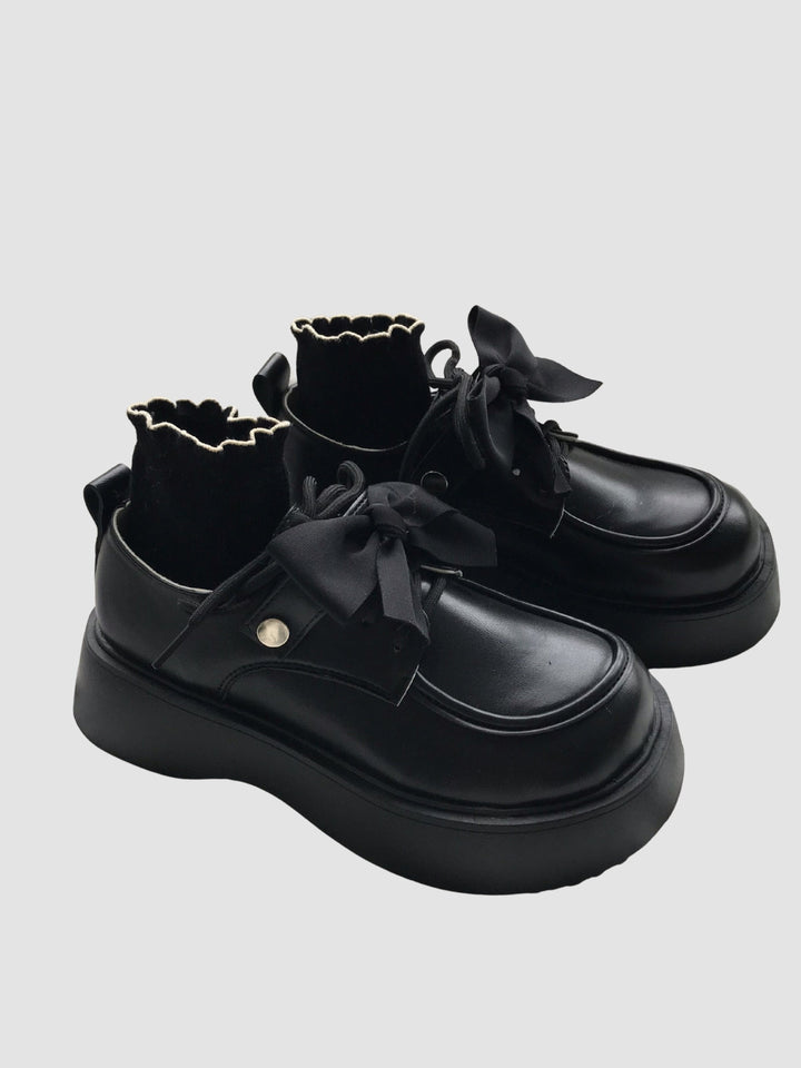 Gabriella | Women’s short buckle shoes with round toe and platform sole