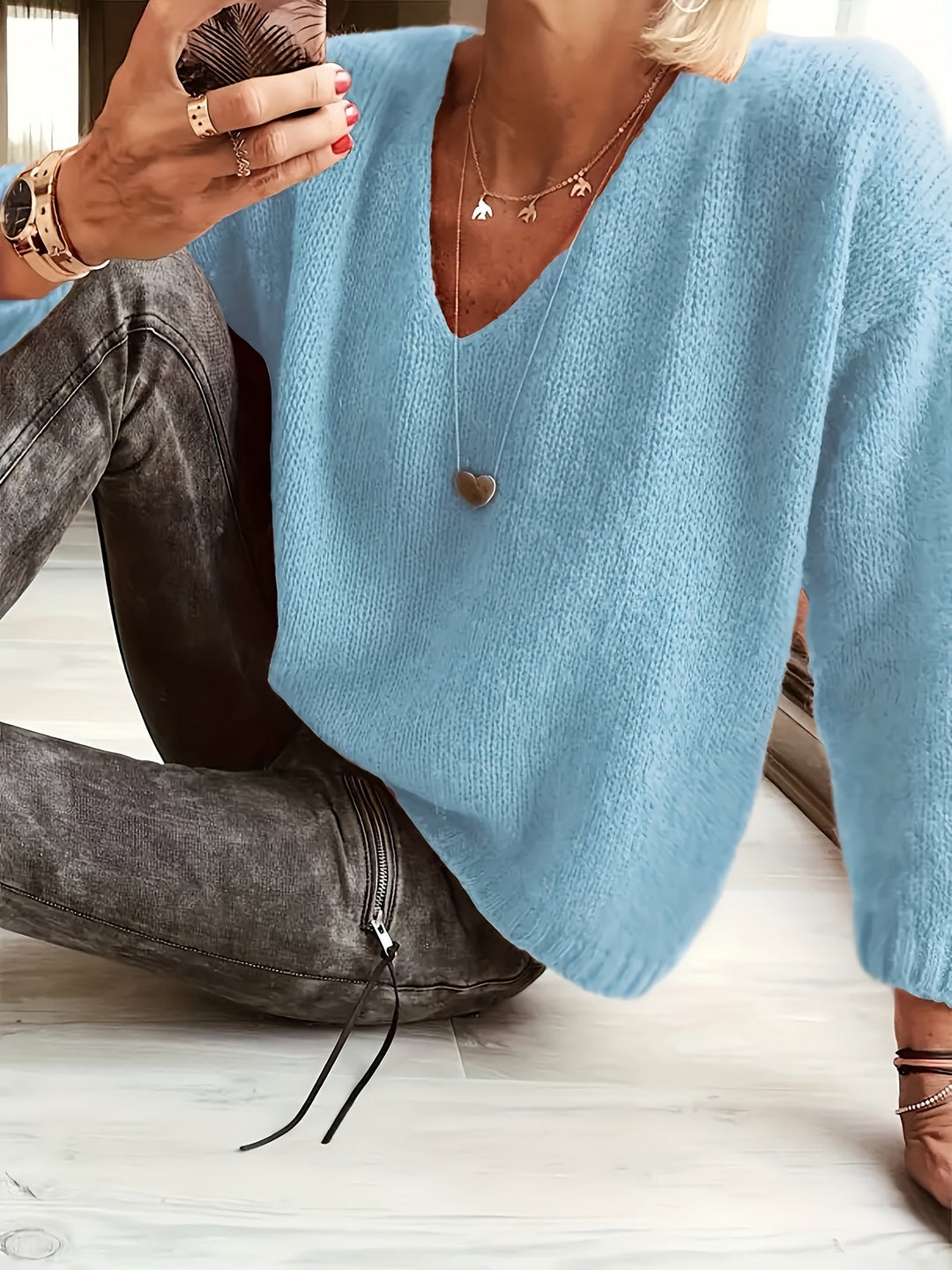 Dea | Women’s sweater with timeless design and versatile fit