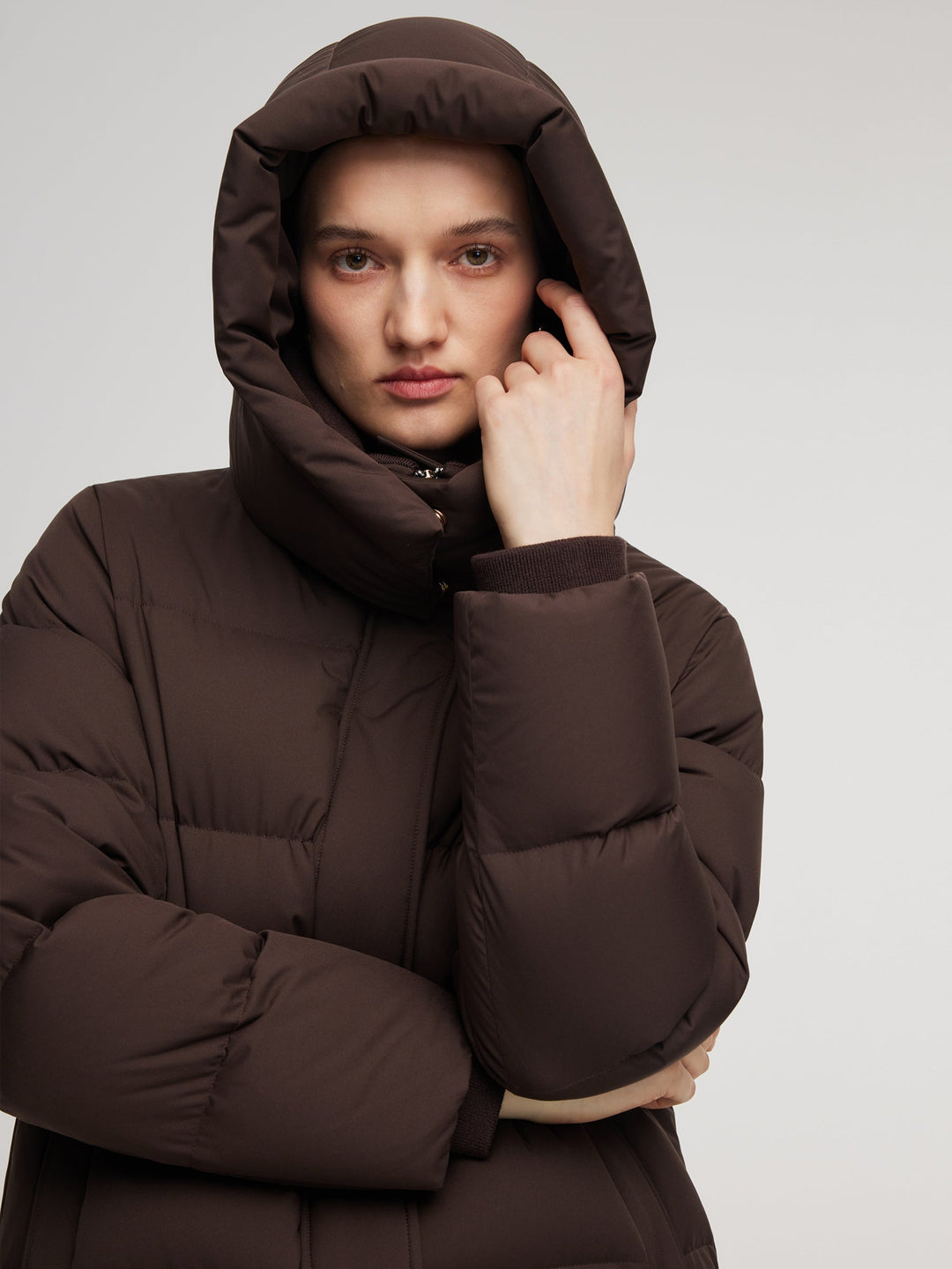 Ellyn | Women’s long winter coat with an H-line silhouette and detachable hood